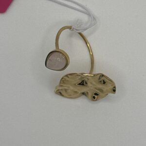 Anillo PIEDRA NATURAL BLANCA HOJA MARTILLADA ORO 18K