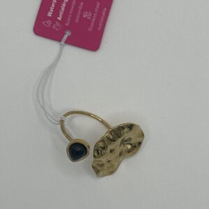 Anillo PIEDRA NATURAL NEGRA HOJA MARTILLADA ORO 18K