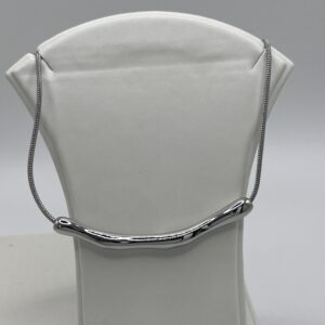 COLLAR RÚSTICO BARRA CURVA PLATA