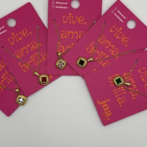 COLLAR MEDALLA ROMBOIDAL BRILLANTE ORO