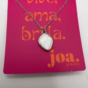 COLLAR MEDALLÓN NÁCAR EGG PLATA