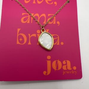 COLLAR MEDALLÓN NÁCAR EGG ORO 18K